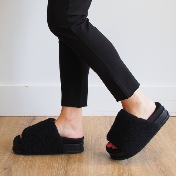 Fuzzy Platform, Black - Picture 1 of 2